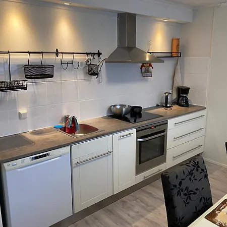 Saunallinen Iso Omakotitalo Котка