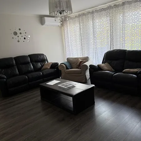 Апартаменты Saunallinen Iso Omakotitalo Котка