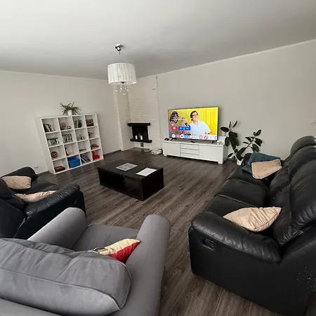 Lejlighed Saunallinen Iso Omakotitalo *